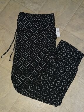 Old Navy Black and White Printed Pants (XL Tall)